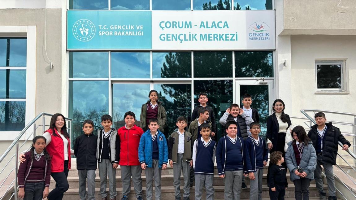 Alaca Gençlik Merkezi ,5.sınıf öğrencileri Türkçe Öğretmeni Emel KARAGÖZ eşliğinde ziyaret edildi.